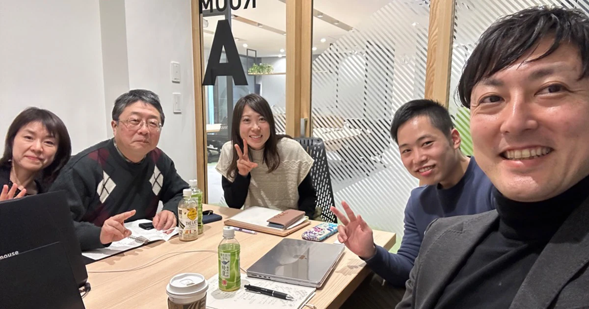 少人数の対面相談会での出永と参加者